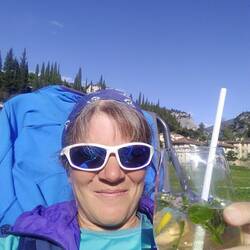 Direkt in Arco ein Plätzchen zum chillen entdeckt....mit leckerem Hugo 😜