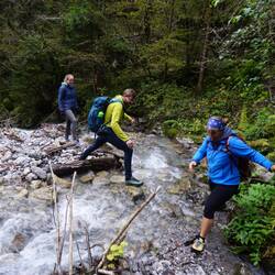 Dafür mit abenteuerlichen Bachüberquerungen😜