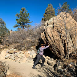 Lake Gulch trail ... hurry, I can't hold it up much longer 🤪 — Castlewood Canyon SP, CO.