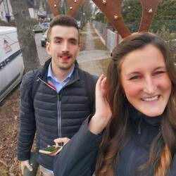 Mit Musik und weihnachtlichen Kopfschmuck konnte der Überraschungsmarathon starten. :D