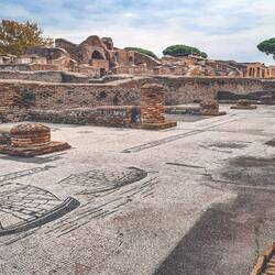Mosaiques devant la chambres des corporations