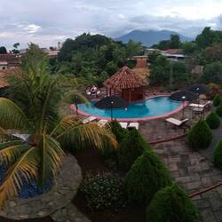 Hotel Jardin de Granada mit Sicht auf die Altstadt und den Vulkan Mombacho
