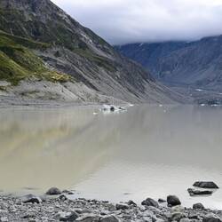 Hooker Lake (dirty glacier at the far end). Mt. Cook decided to stay hidden in clouds
