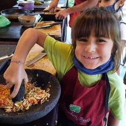 Pauline prépare le Bumbum Bali - pâte d'épices