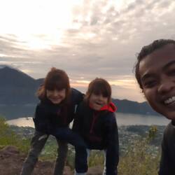 Les girls ont la cote, les Indonésiens les prennent souvent en photo