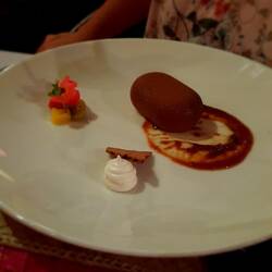 Dessert de mousse au curcuma, digne d'un étoilé! Magnifique !