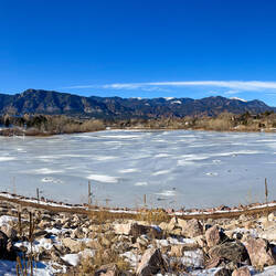 Panorama of Quail Lake with its beautiful mountain backdrop — Colorado Springs, CO.