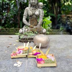 Dans le temple de l'hôtel Adiwana à Ubud