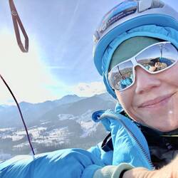 Zeit für die Landung mit Blick zurück auf die Berge