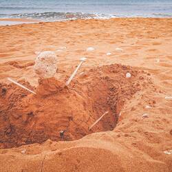 Red, le bonhomme des sables rouges