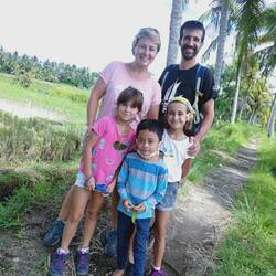 Avec Putu le fils de notre guide