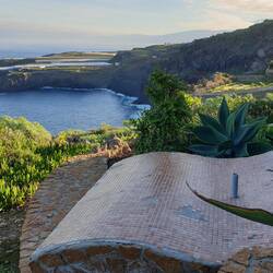 Hier habe ich früher gerne gelegen. Jetzt bröselt die Liegefläche aber leider vor sich hin ...