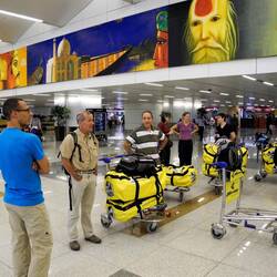 Umsteigen in Delhi, warten auf den Flug nach Leh