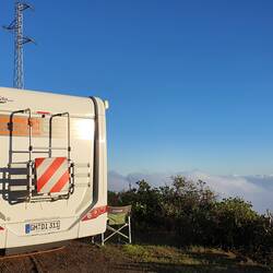 Ein Parkplatz über den Wolken