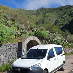 Unser "Flitzer" mit der festgeklebten Dachantenne