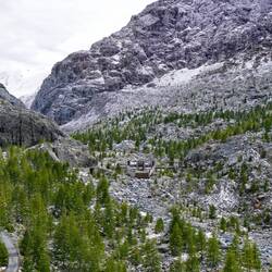 Stauwerk am Gornerabach - im Hintergrund der Gletscher. Da müsste auch das Gletschertor sein.