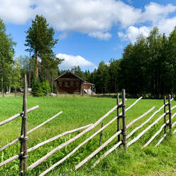 Traditional fencing built without nails or iron — Malye Korely ... Arkhangelsk, Russia.