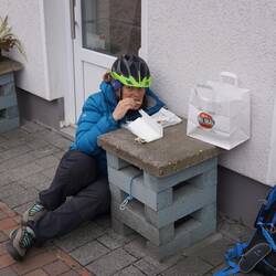 Tina wollte unbedingt einen Tisch zum essen🙈