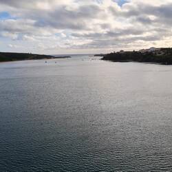 This estuary was not doable, even at low tide. I had to take a 10km detour along a highway. Terrible!