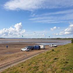 Kite surfers 🏄‍♂️ enjoying low tide and good winds.