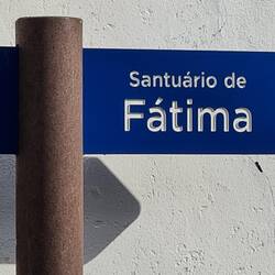 The new modern sign showing toward Fatima, next to old closed flower shop. No more flowers being bought in the