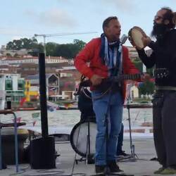 Street musicians at last