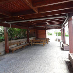 Überdachter "Pausenplatz" in Rübgarten