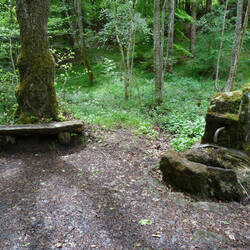 Sitzgelegenheit mit Quelle