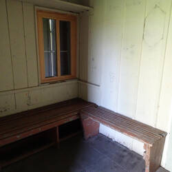 Lochenhütte mit Schutzraum