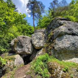 Wanderweg führte durch das Loch