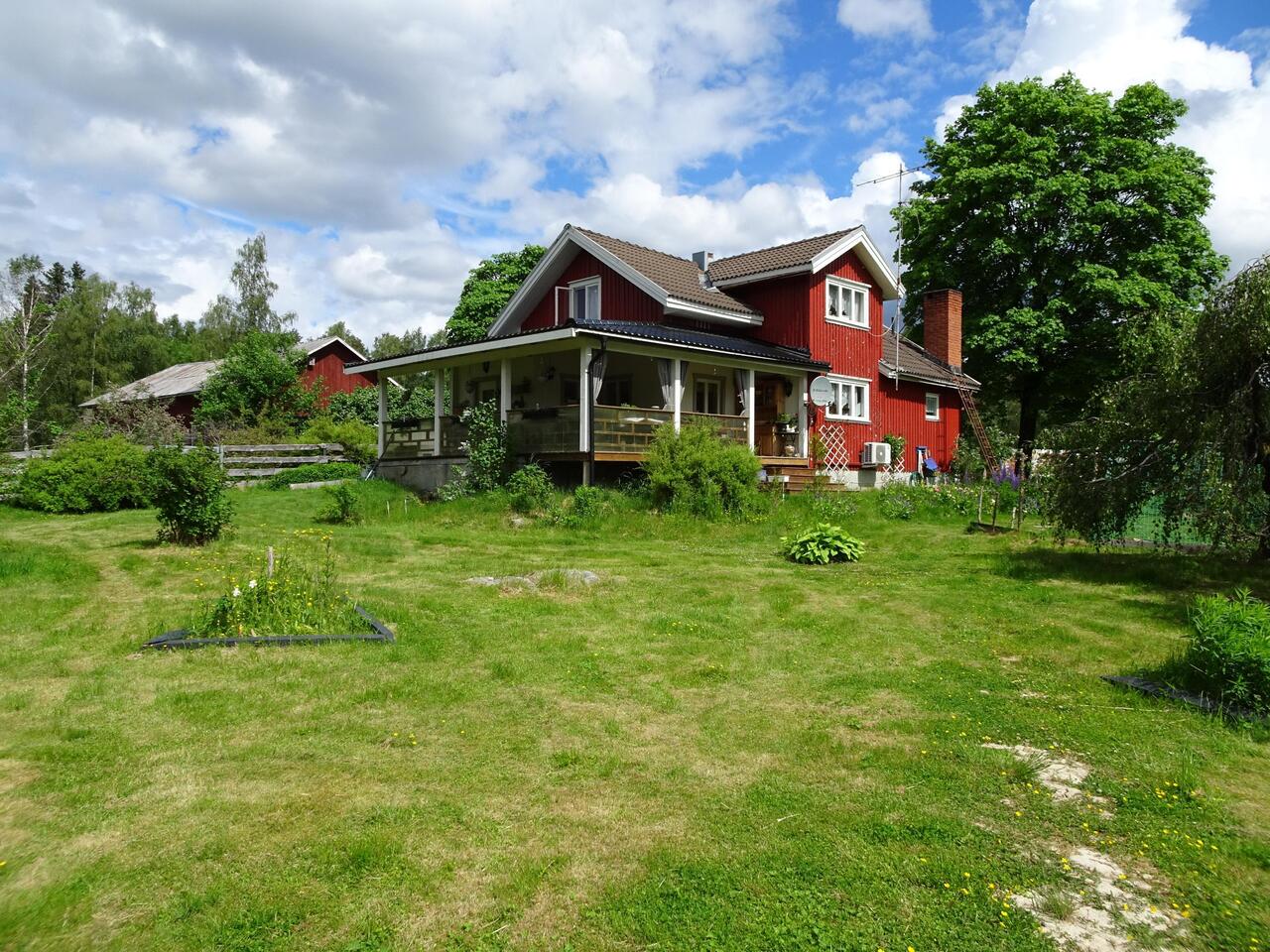 Inas Haus mit viel drumherum