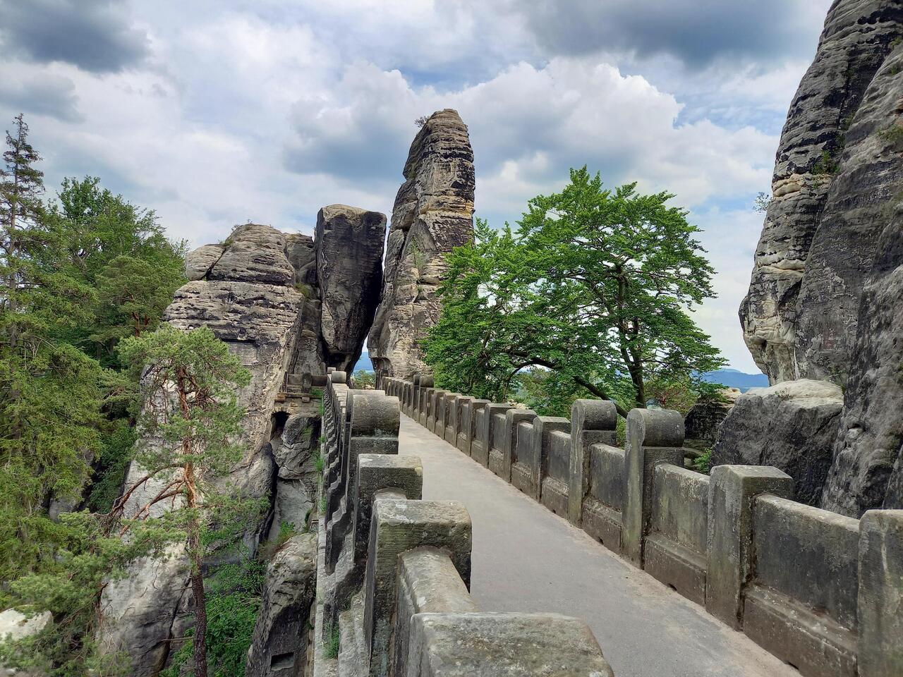 Noch viel seltener: menschenleere Brücke für einen Wimpernschlag