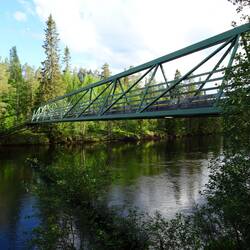 Ungewöhnliche Fußgängerbrücke ...