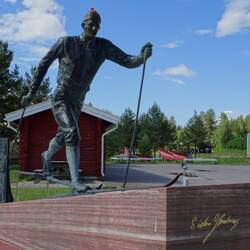 Er ist nach dem von hier stammenden Skilangläufer Sixten Jernberg benannt.