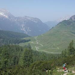 Der Blick zurück auf den Almboden der Kallbrunnalm