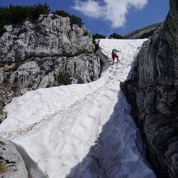 Da geht nur Schneefeld hochsteigen oder Felsklettern 😉