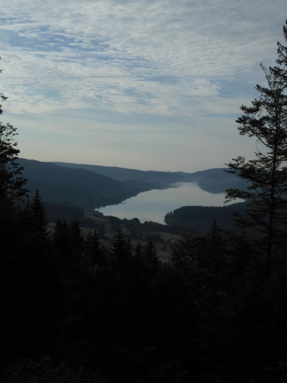 Ein erster Blick auf den Schluchsee. Sehr schön. Nur der Weg dahin nicht.
