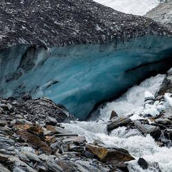 Hike to the toe of the Worthington Glacier at the SRS — Richardson Hwy, AK.