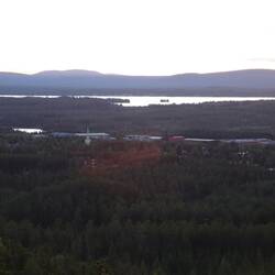 Jokkmokk von oben mitten in der Nacht