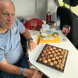 Bei Regen Schach, Wrin unf Köse