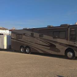 Eines dieser riesen Camping Fahrzeugen