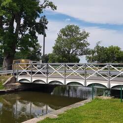 Schubbrücke über den Göta-Kanal