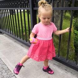 Heddi mit ihren neuen Wanderschuhen!