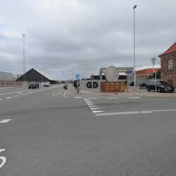 Ha leuk, langs een drukke weg door een industriegebied