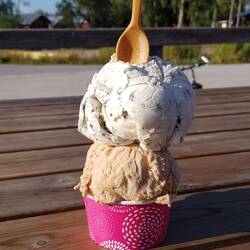 Zwei (Familien)-Kugeln Eis, bitte...