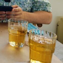 Apfelsaft: schmeckte ziemlich künstlich, aber irgendwie nach Kindheitserinnerungen