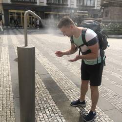 Meeegaa Ideee👏👏mitten in der Stadt gibt es Erfrischungduschen👏