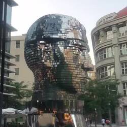 Das dauert jetzte🤷‍♀️ was möchte uns der Künstler damit sagen?