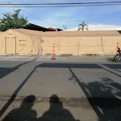 Um 6.47 Uhr Umstieg in El Roble, irgendwo an der Straße, nach Puntarenas. In Puntarenas irgendwo rausgelassen