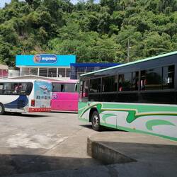 7,5 Std. später am Busbahnhof Quepo, auf der Suche nach dem Local Autobus nach Sierpe. Von dort aufs Boot.